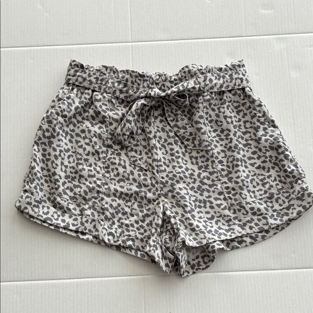 aerie Paper Bag Shorts Camp Style Gray and White Leopard Print With Tie SZ L